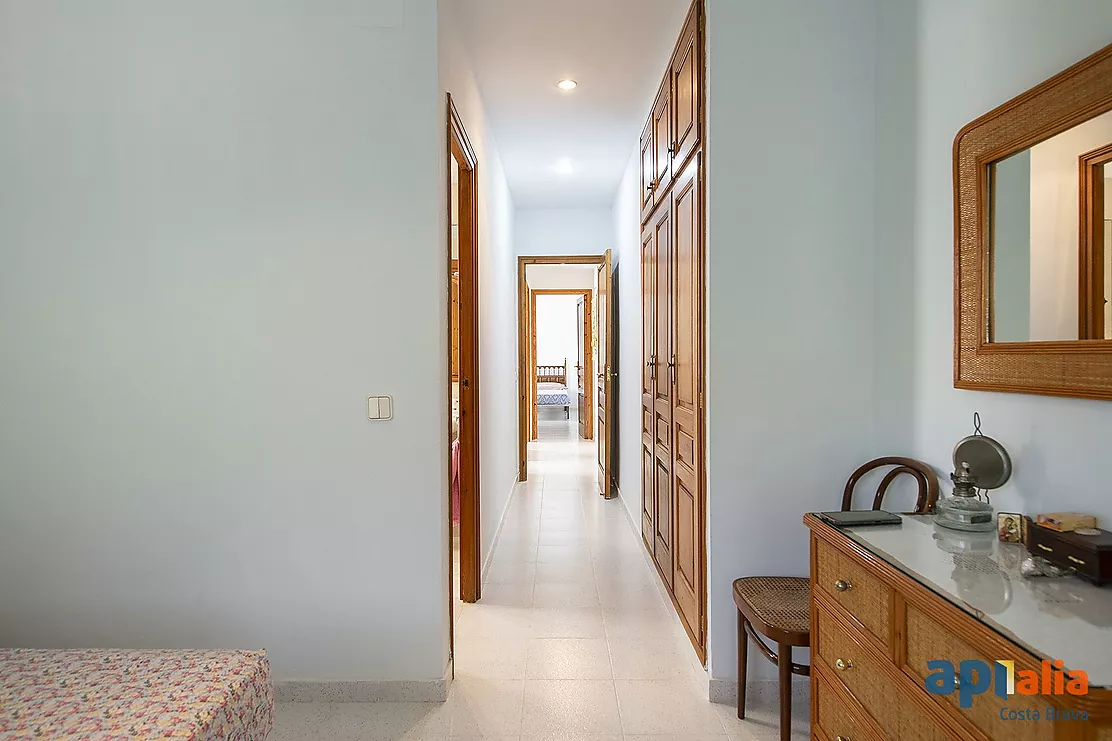 TAMARIU. Exclusivité Apialia Costa Brava. Espace, tranquillité et qualité de vie à seulement 5 minutes à pied de la plage.