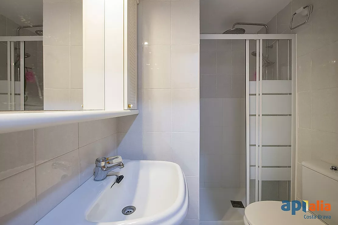 TAMARIU. Exclusivité Apialia Costa Brava. Espace, tranquillité et qualité de vie à seulement 5 minutes à pied de la plage.