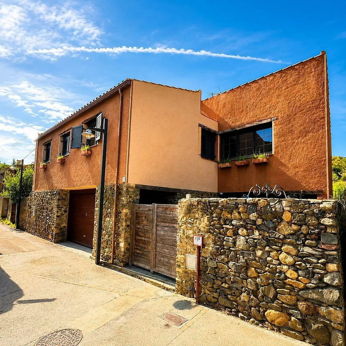 EXCLUSIVA CASA EN UNA IDÍLICA URBANIZACIÓN DEL ALT EMPORDÀ