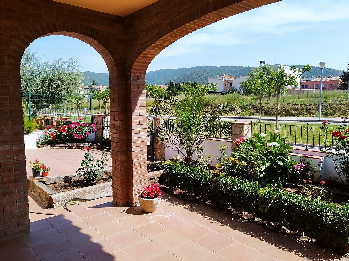 Encantador chalet con detalles que lo hacen diferente, desearás vivir allí todo el año.