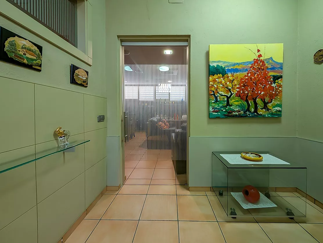 Exclusiva casa de lujo frente al lago de Banyoles con piscina y grandes espacios