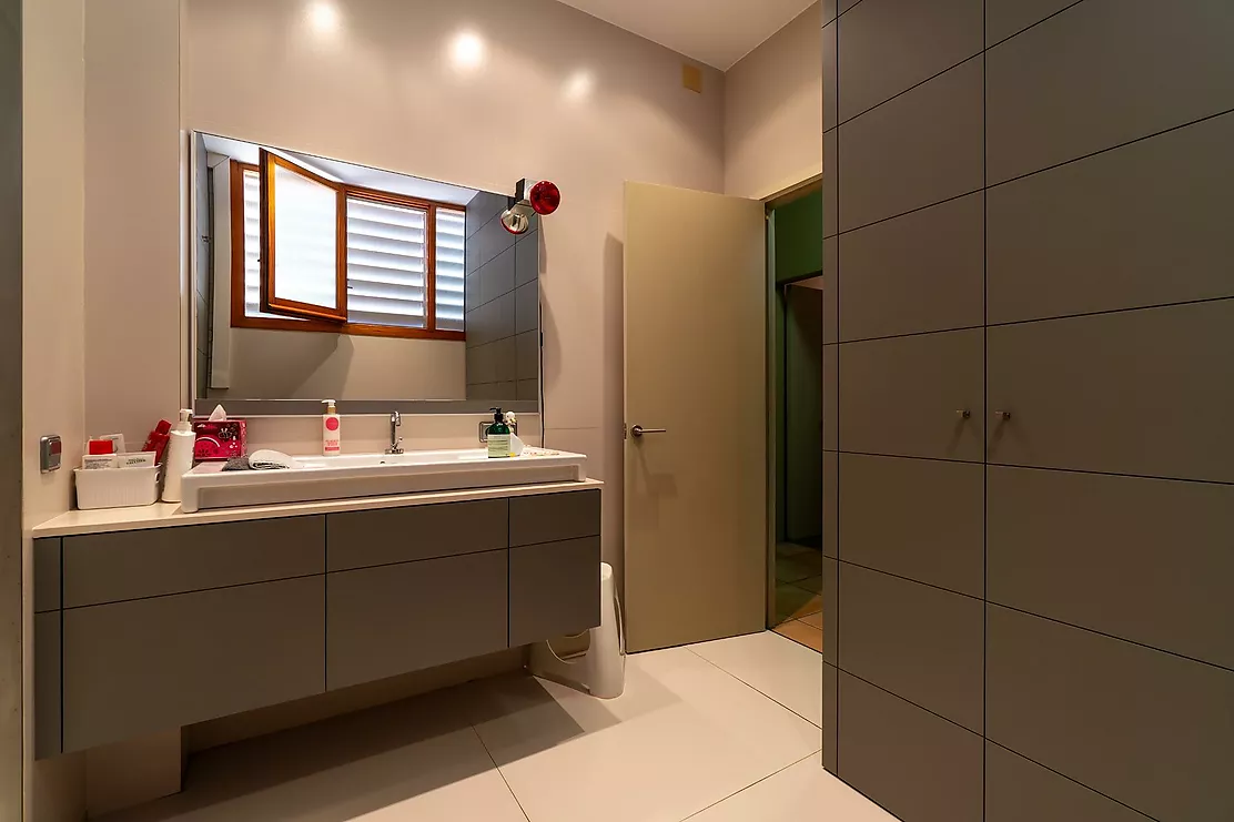 Exclusiva casa de lujo frente al lago de Banyoles con piscina y grandes espacios