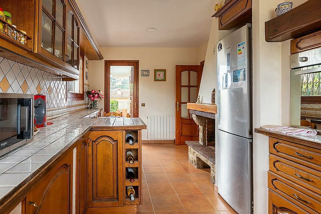 Encantador chalet con detalles que lo hacen diferente, desearás vivir allí todo el año.