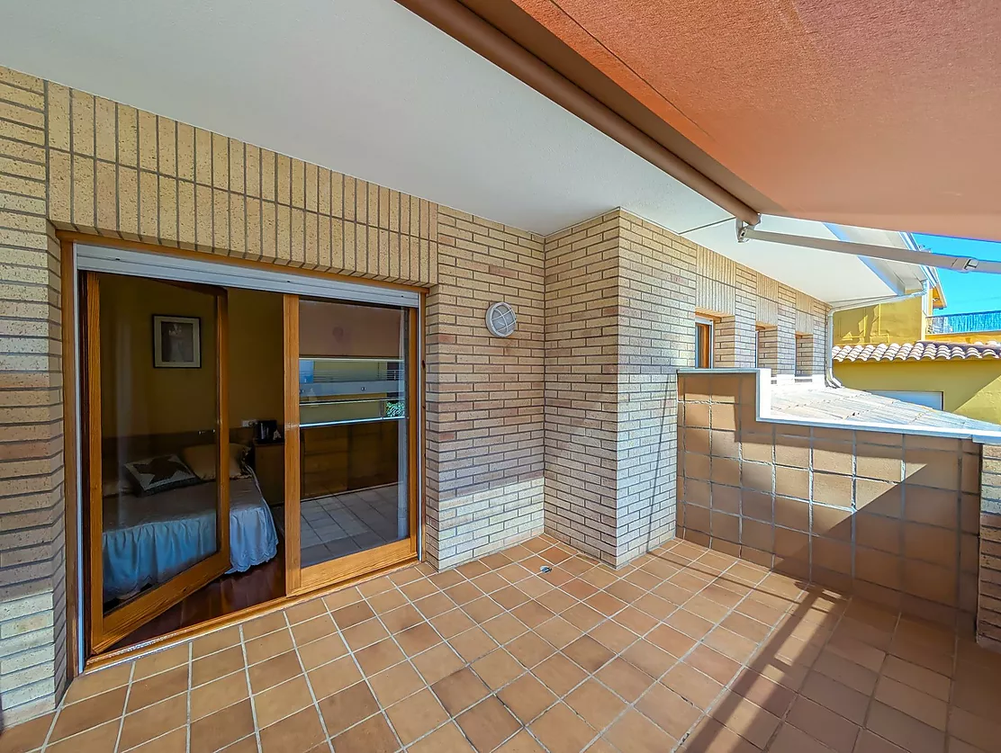 Exclusiva casa de lujo frente al lago de Banyoles con piscina y grandes espacios