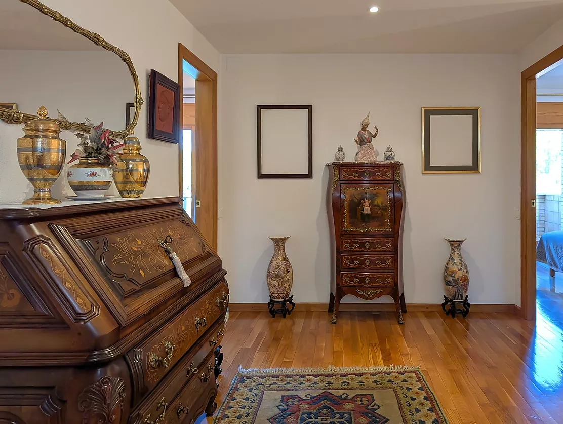 Exclusiva casa de lujo frente al lago de Banyoles con piscina y grandes espacios