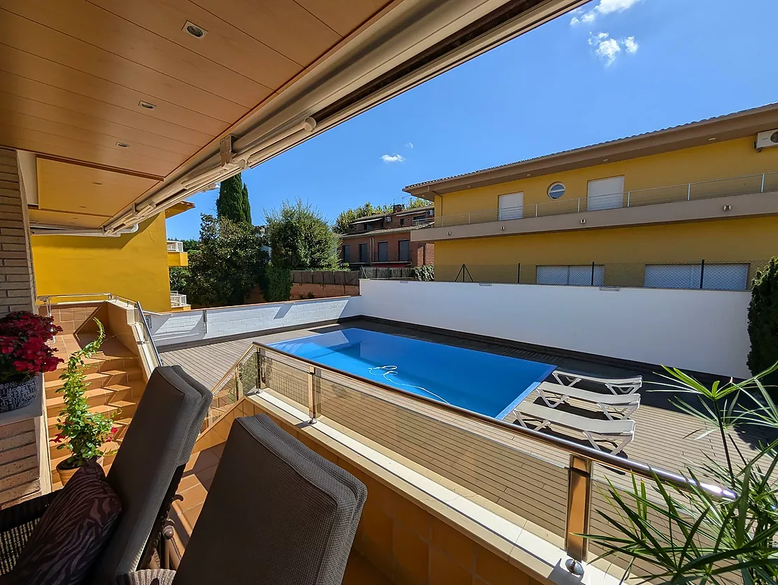 Exclusiva casa de lujo frente al lago de Banyoles con piscina y grandes espacios