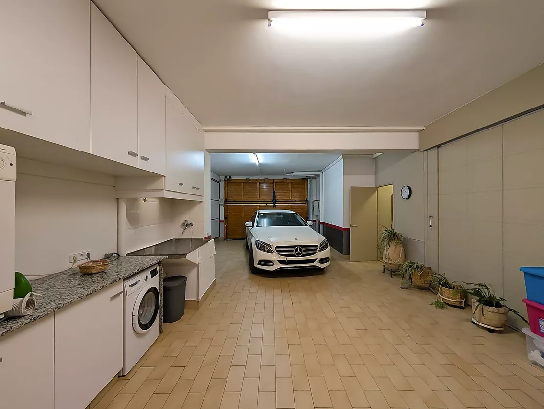 Exclusiva casa de lujo frente al lago de Banyoles con piscina y grandes espacios
