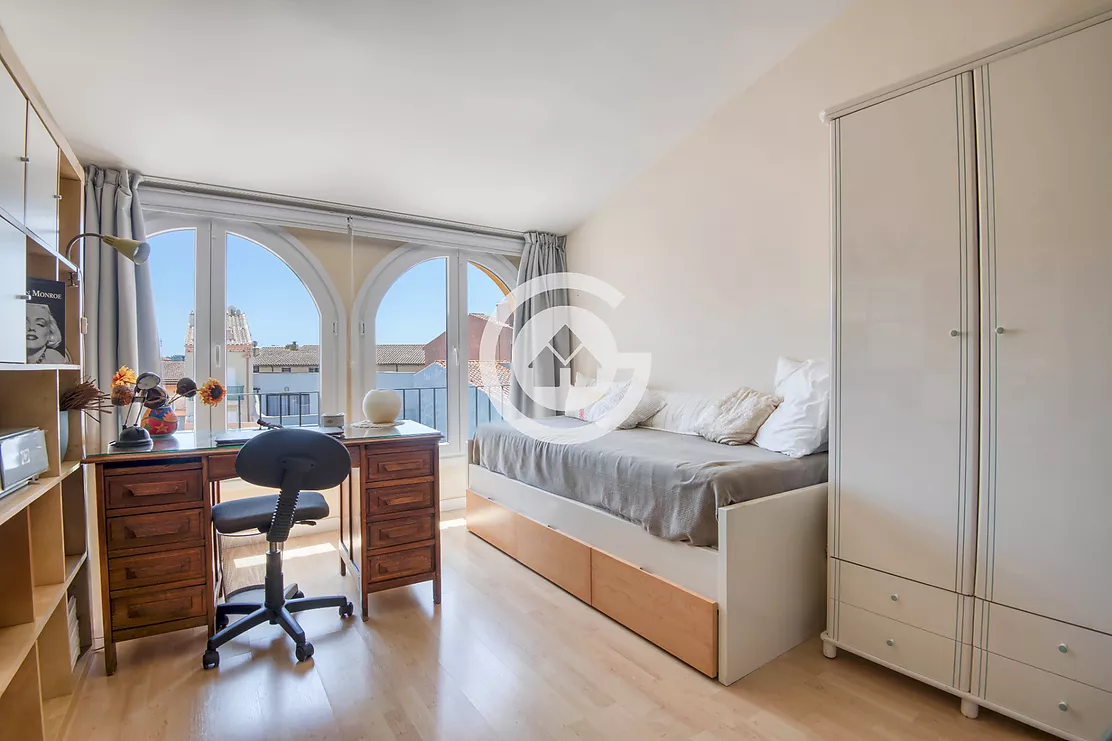 Casa de poble amb encant, jardí privat i un caràcter únic al cor de Palafrugell.