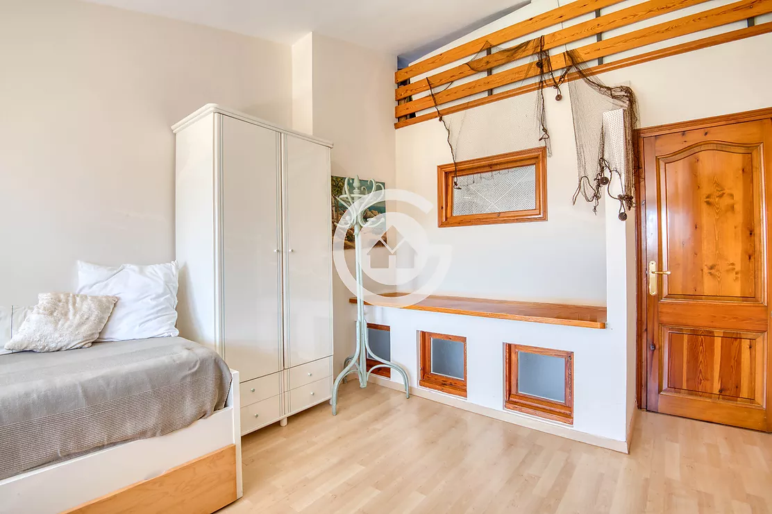 Casa de poble amb encant, jardí privat i un caràcter únic al cor de Palafrugell.