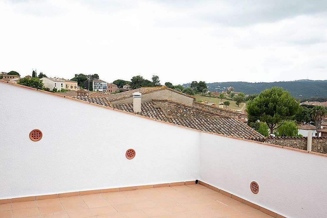 Encantador chalet con detalles que lo hacen diferente, desearás vivir allí todo el año.