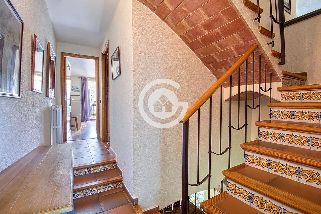 Casa de poble amb encant, jardí privat i un caràcter únic al cor de Palafrugell.