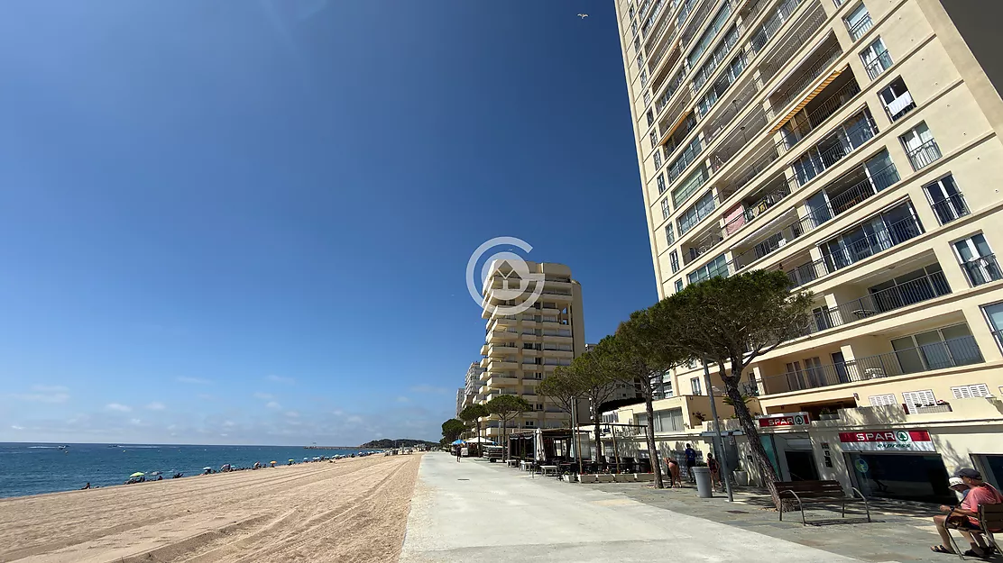 Estudio en primera línea de mar en el corazón de Platja d'Aro.