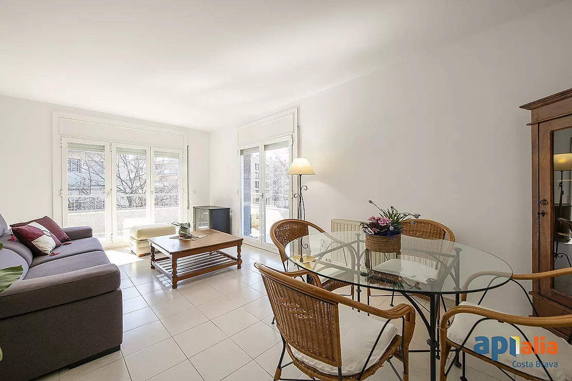 Atractivo piso con terraza en la zona de la Devesa de Girona