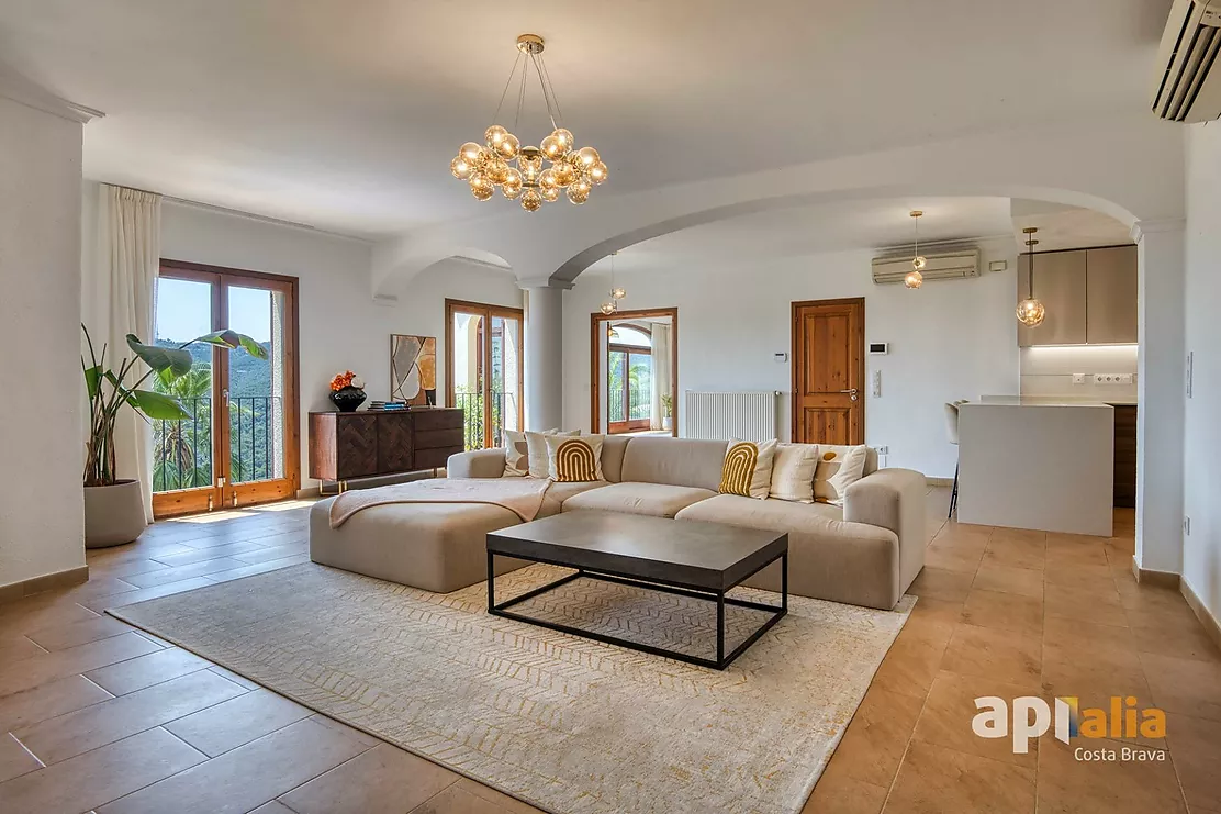 Espectacular casa con piscina y vistas para disfrutar del estilo de vida mediterráneo