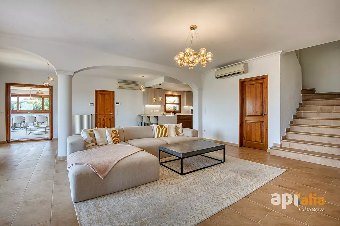 Espectacular casa con piscina y vistas para disfrutar del estilo de vida mediterráneo