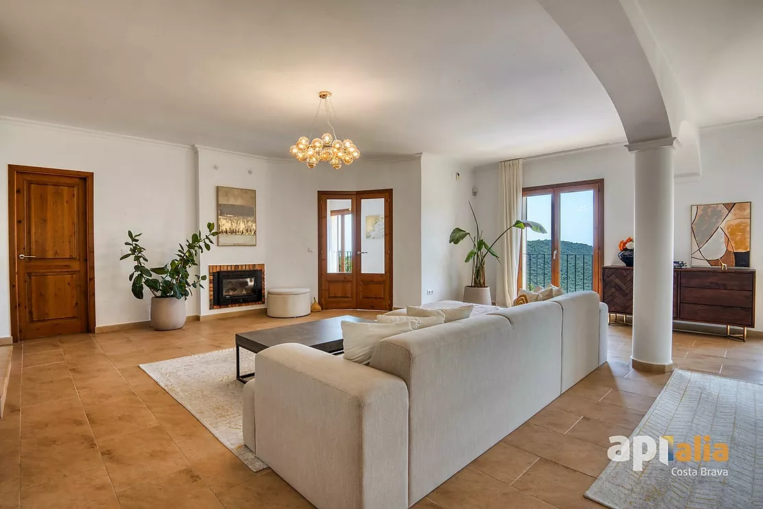 Espectacular casa con piscina y vistas para disfrutar del estilo de vida mediterráneo