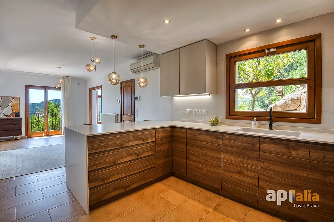 Espectacular casa con piscina y vistas para disfrutar del estilo de vida mediterráneo