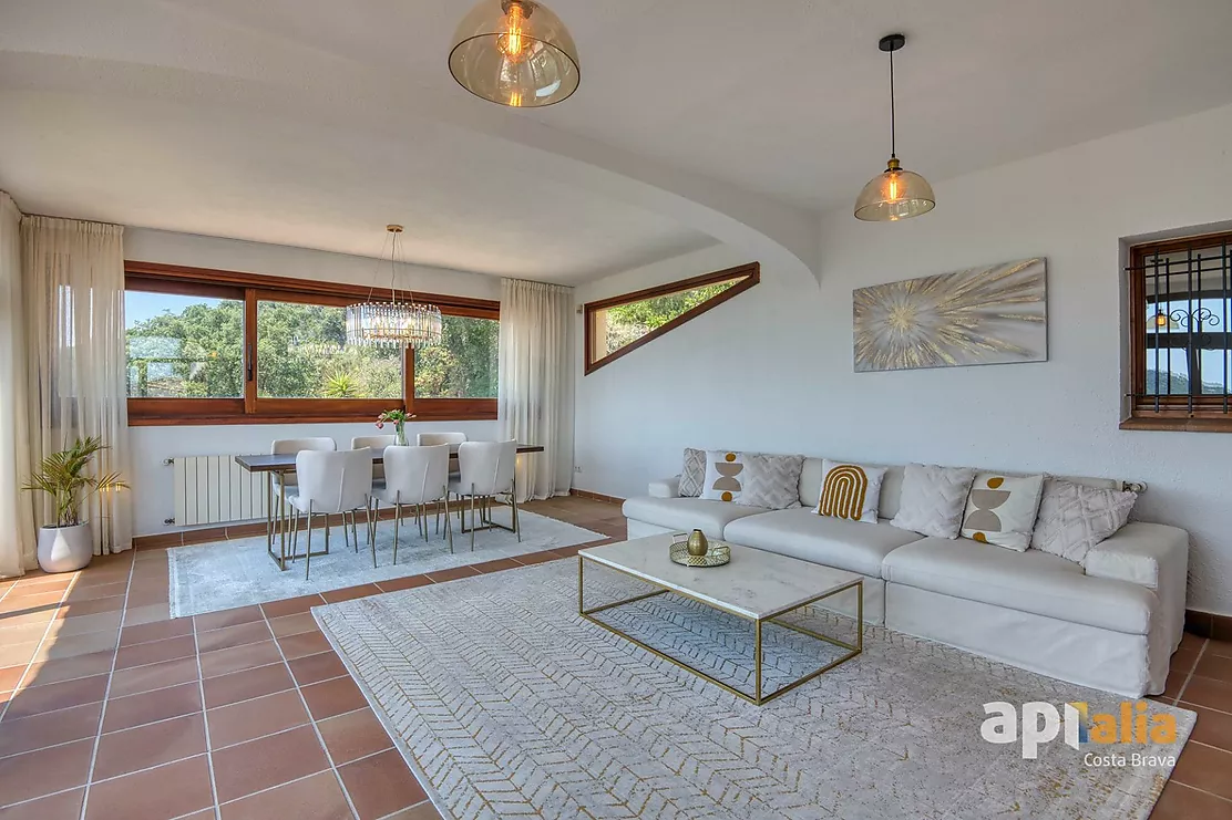 Espectacular casa con piscina y vistas para disfrutar del estilo de vida mediterráneo