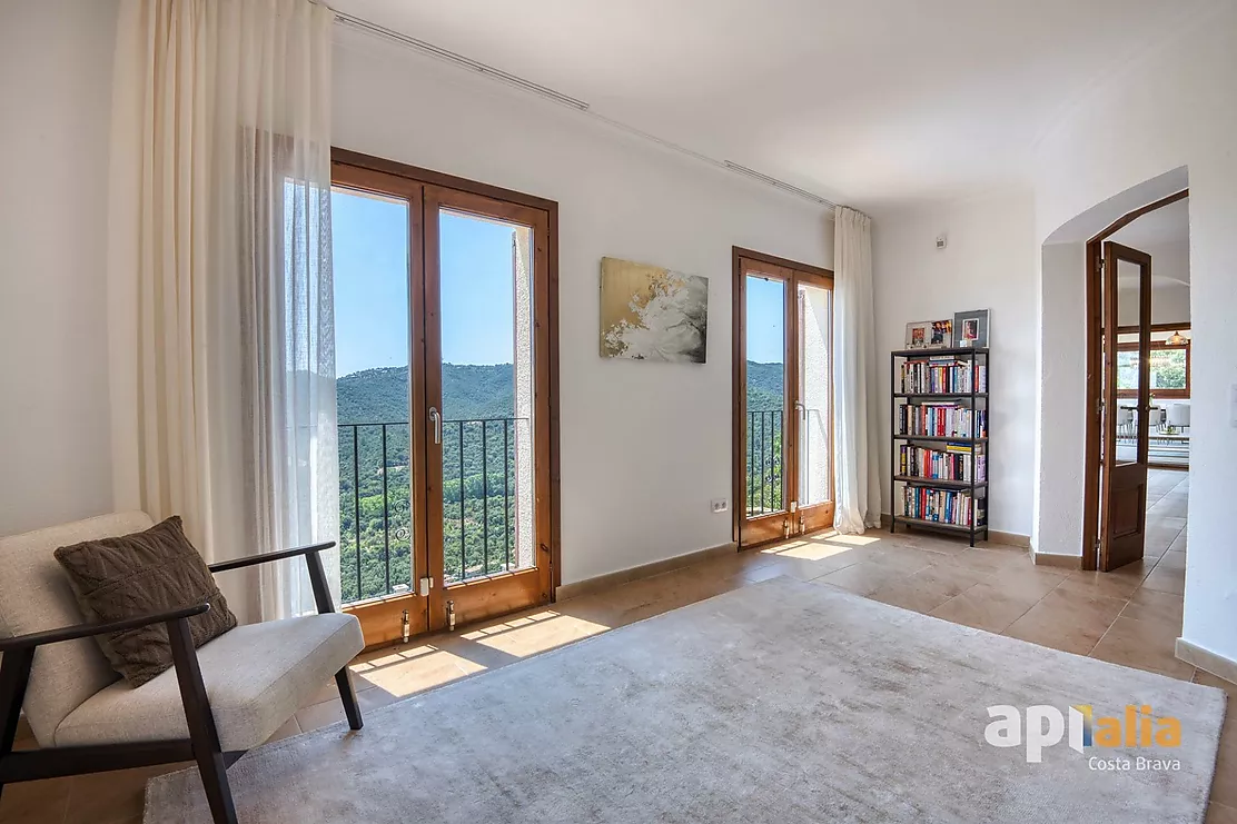 Espectacular casa con piscina y vistas para disfrutar del estilo de vida mediterráneo