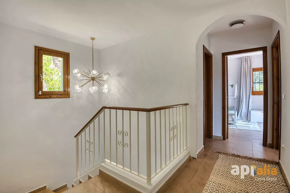 Espectacular casa con piscina y vistas para disfrutar del estilo de vida mediterráneo