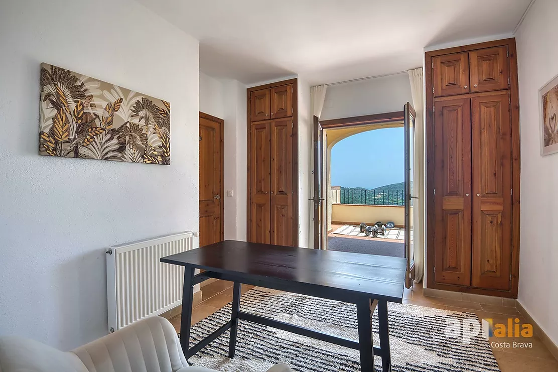 Espectacular casa con piscina y vistas para disfrutar del estilo de vida mediterráneo