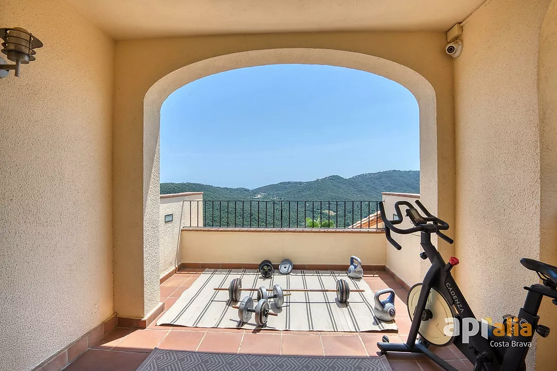 Espectacular casa con piscina y vistas para disfrutar del estilo de vida mediterráneo