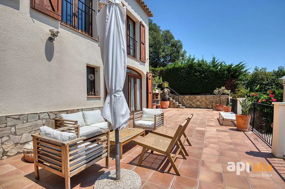 Espectacular casa con piscina y vistas para disfrutar del estilo de vida mediterráneo