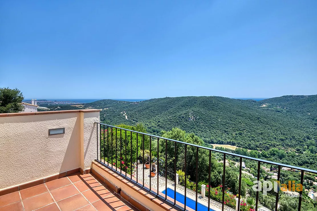 Espectacular casa con piscina y vistas para disfrutar del estilo de vida mediterráneo