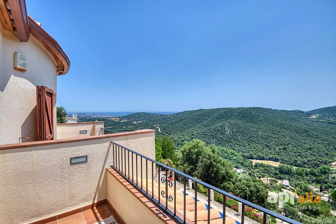 Espectacular casa con piscina y vistas para disfrutar del estilo de vida mediterráneo