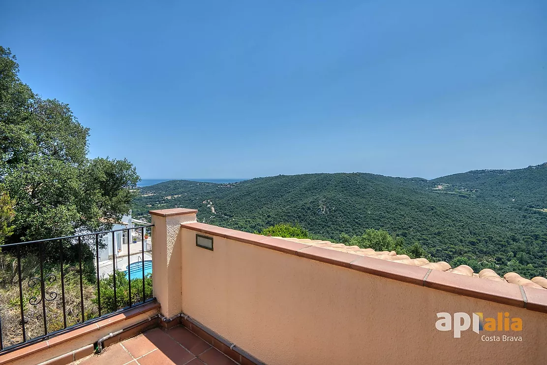Espectacular casa con piscina y vistas para disfrutar del estilo de vida mediterráneo