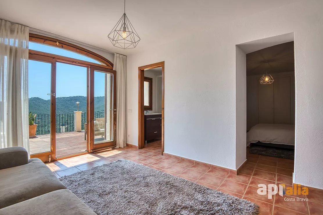 Espectacular casa con piscina y vistas para disfrutar del estilo de vida mediterráneo