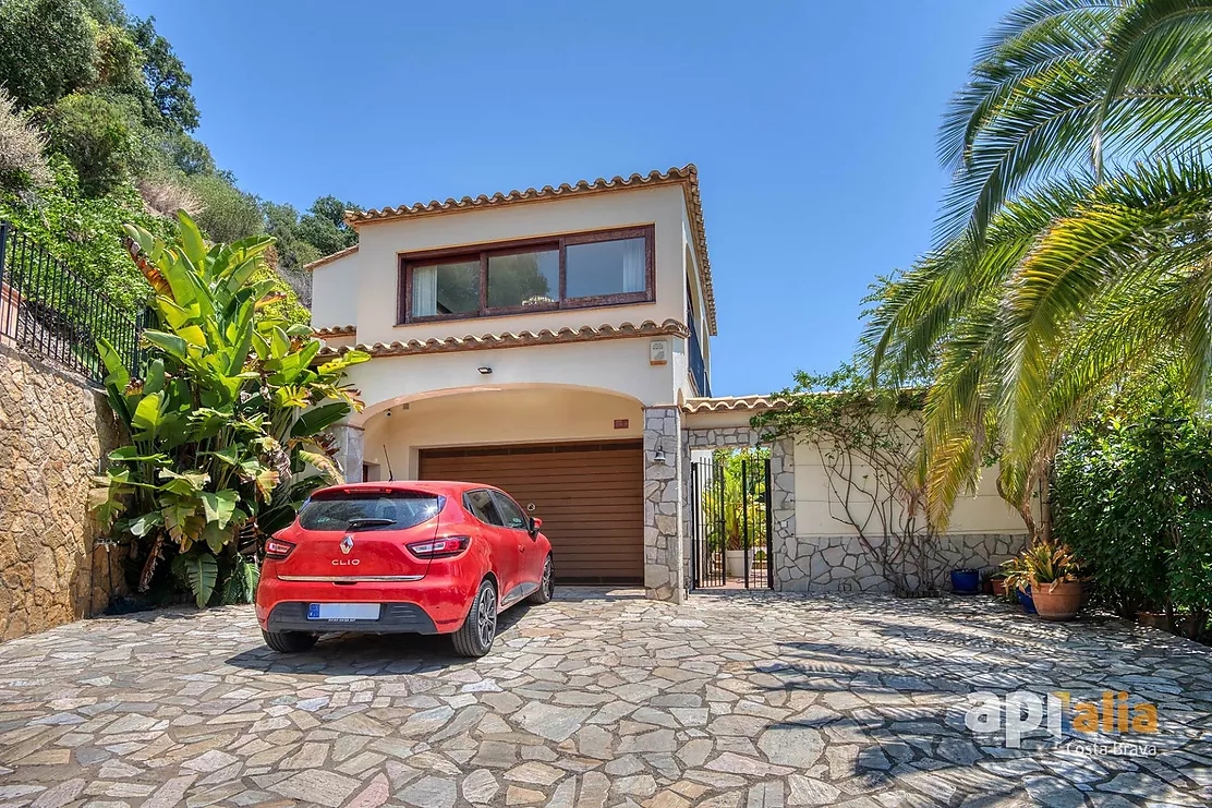 Espectacular casa con piscina y vistas para disfrutar del estilo de vida mediterráneo