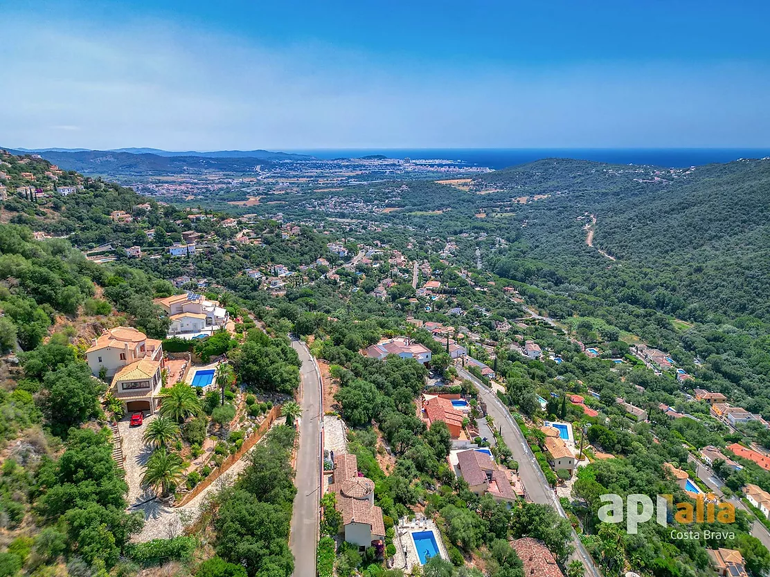 Espectacular casa con piscina y vistas para disfrutar del estilo de vida mediterráneo