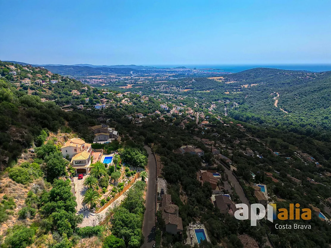 Espectacular casa con piscina y vistas para disfrutar del estilo de vida mediterráneo