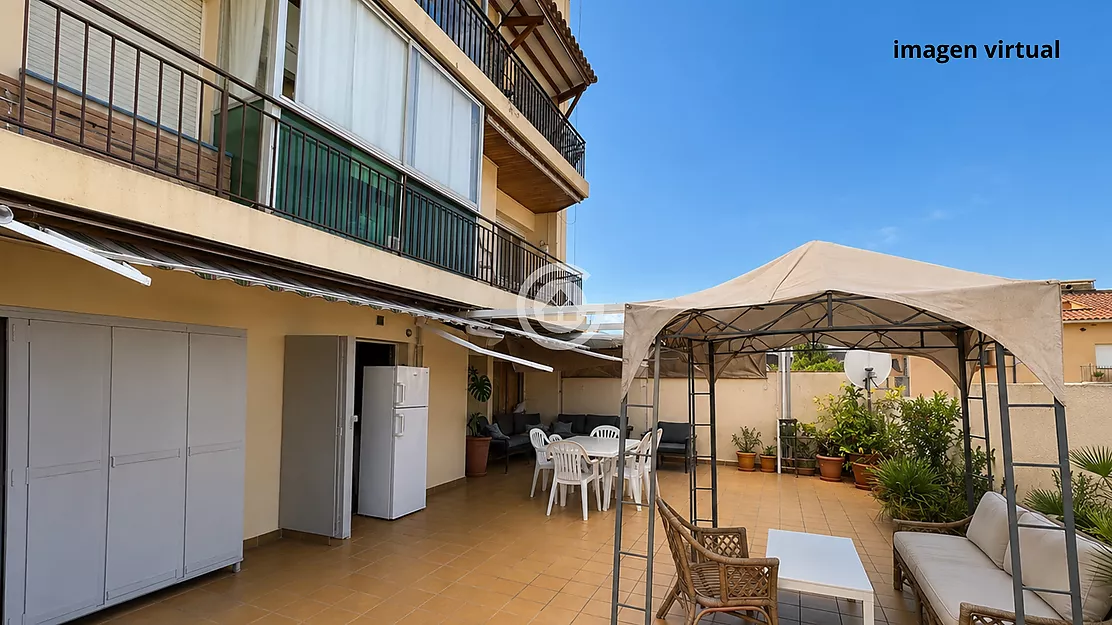 Amplio piso con gran terraza privada en el centro de Palafrugell