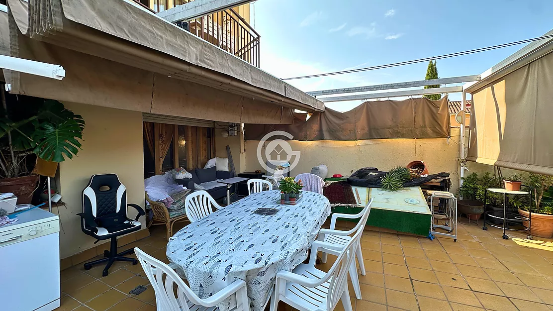 Spacieux appartement avec grande terrasse privée au centre de Palafrugell