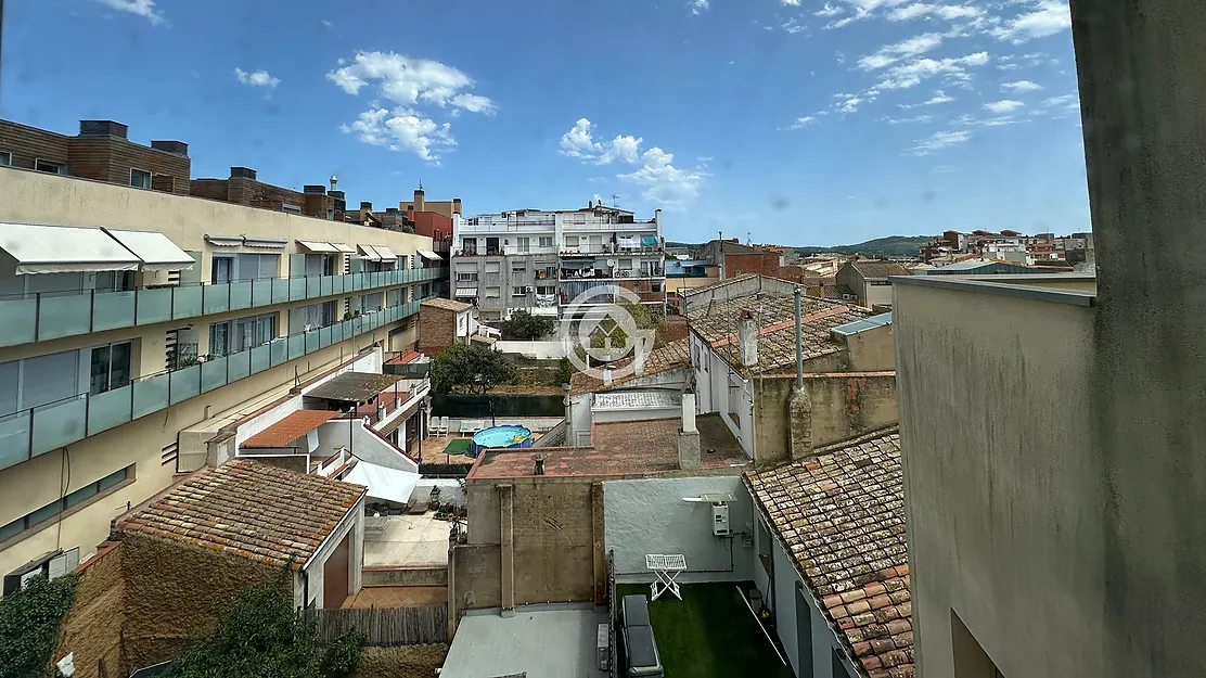Ático dúplex con amplias terrazas y plaza de parking en el centro de Palafrugell