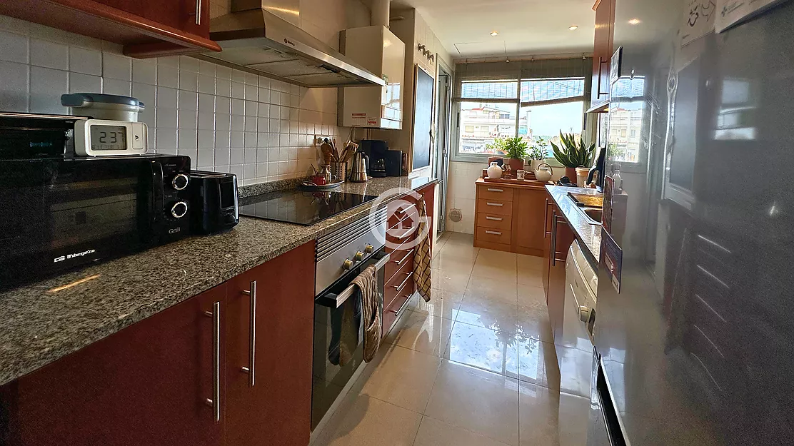 Ático dúplex con amplias terrazas y plaza de parking en el centro de Palafrugell