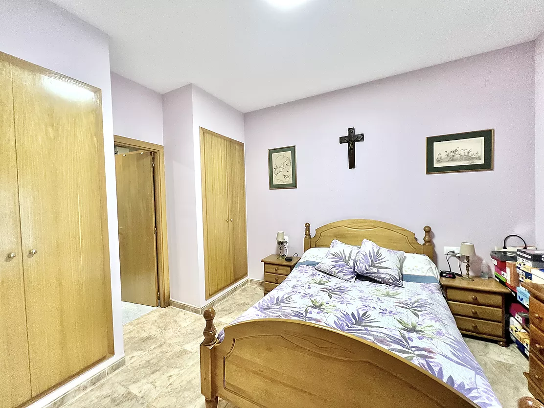¡Vive e invierte en el corazón de Palamós! Chalet pareado con local multifuncional a 5 minutos de la playa