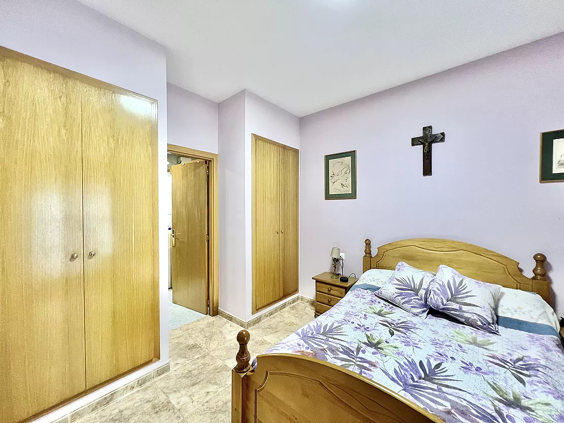 ¡Vive e invierte en el corazón de Palamós! Chalet pareado con local multifuncional a 5 minutos de la playa