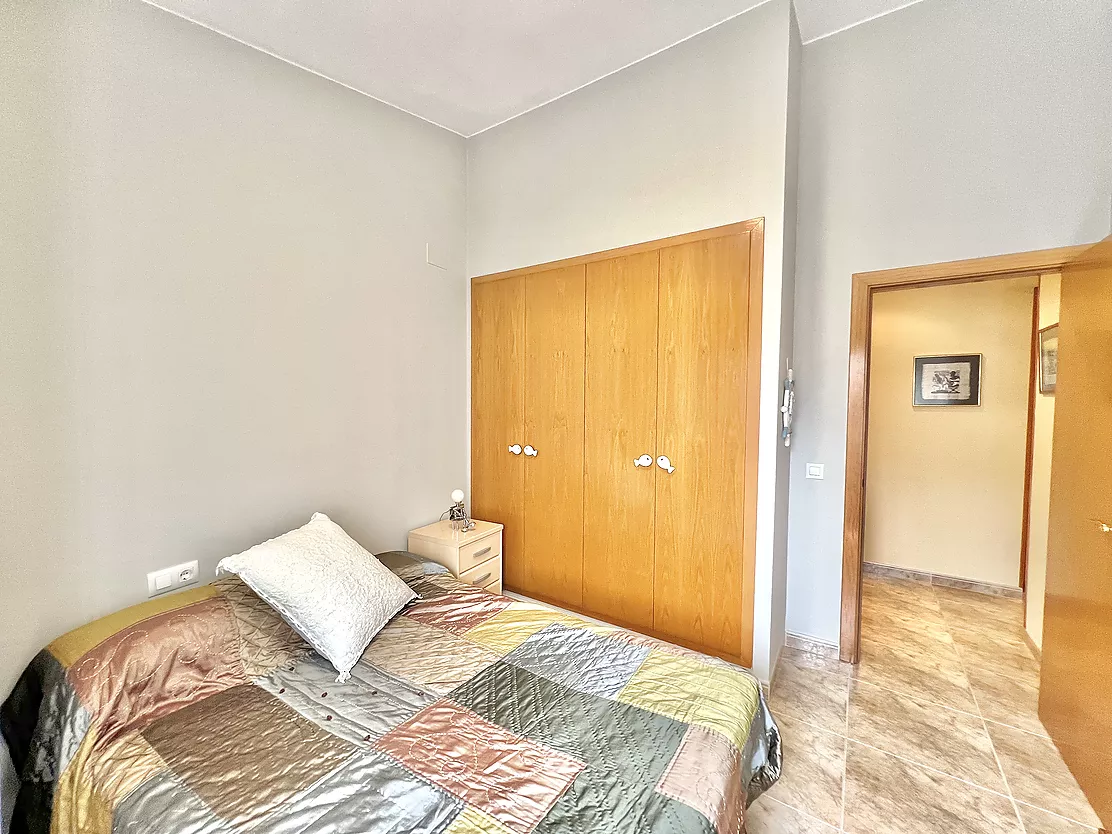 ¡Vive e invierte en el corazón de Palamós! Chalet pareado con local multifuncional a 5 minutos de la playa