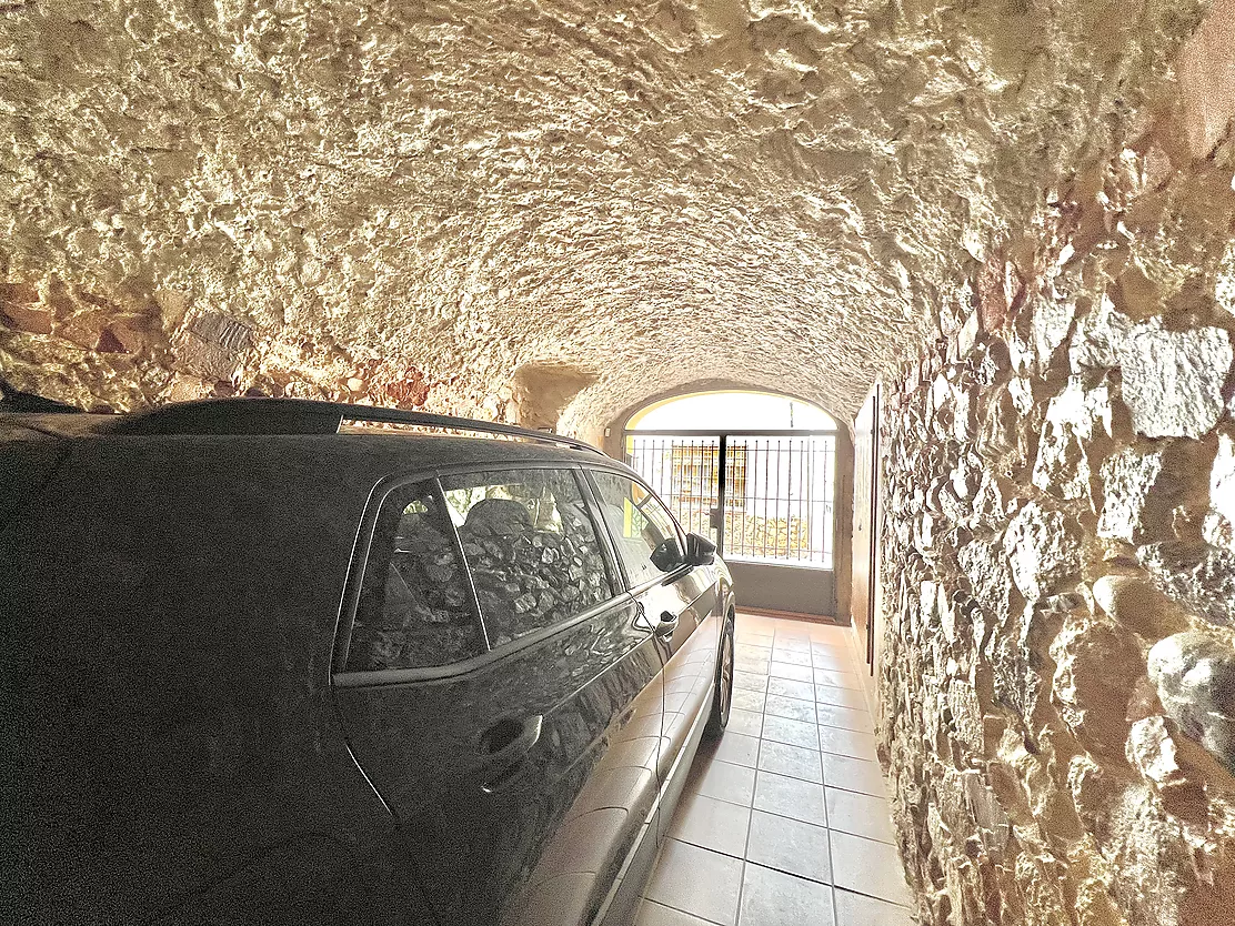¡Vive e invierte en el corazón de Palamós! Chalet pareado con local multifuncional a 5 minutos de la playa