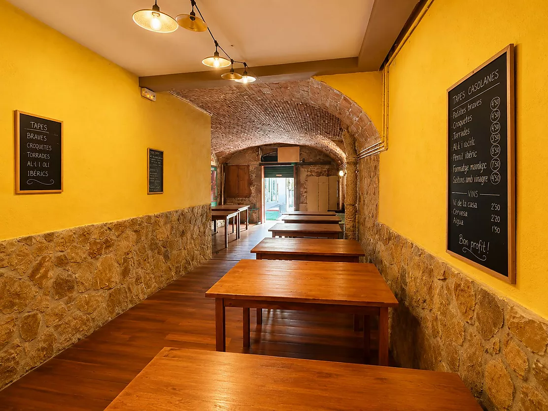 ¡Vive e invierte en el corazón de Palamós! Chalet pareado con local multifuncional a 5 minutos de la playa