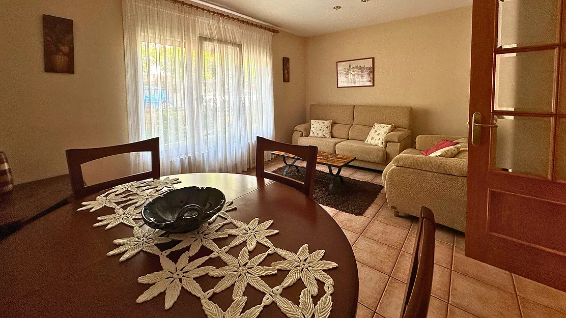 Piso de 3 habitaciones en venta con garaje, en una zona tranquila de Palafrugell