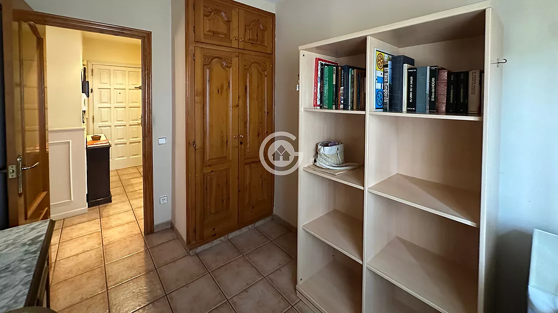 Piso de 3 habitaciones en venta con garaje, en una zona tranquila de Palafrugell