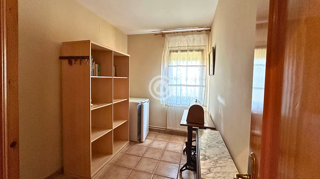 Piso de 3 habitaciones en venta con garaje, en una zona tranquila de Palafrugell