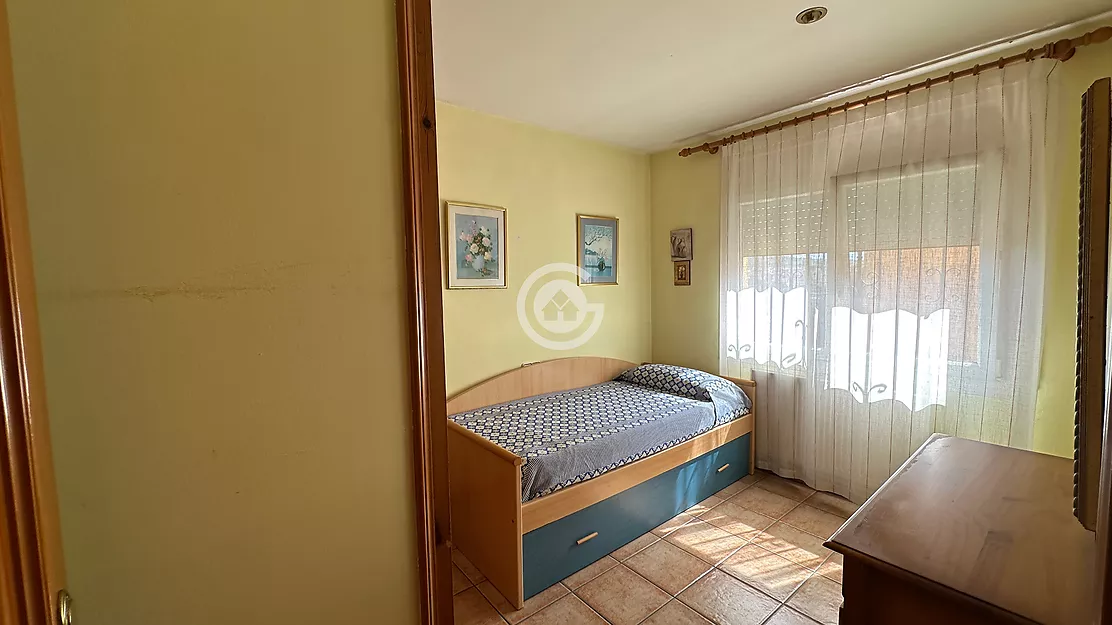 Piso de 3 habitaciones en venta con garaje, en una zona tranquila de Palafrugell