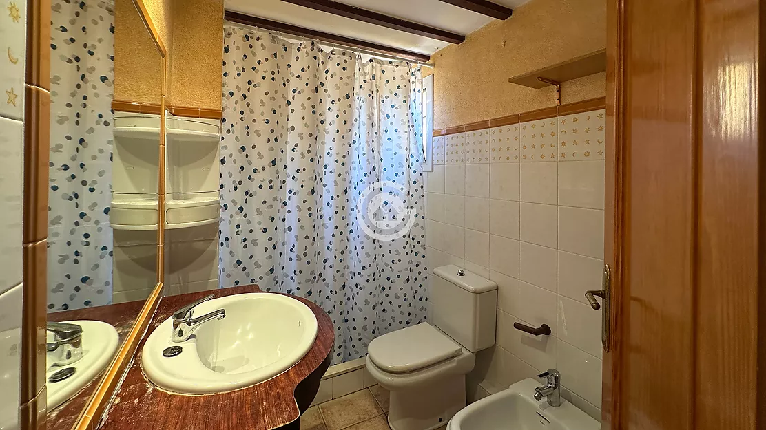 Piso de 3 habitaciones en venta con garaje, en una zona tranquila de Palafrugell