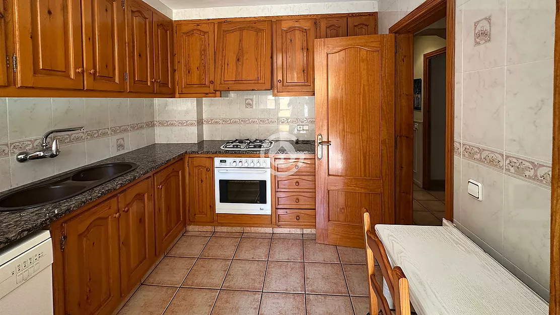 Piso de 3 habitaciones en venta con garaje, en una zona tranquila de Palafrugell
