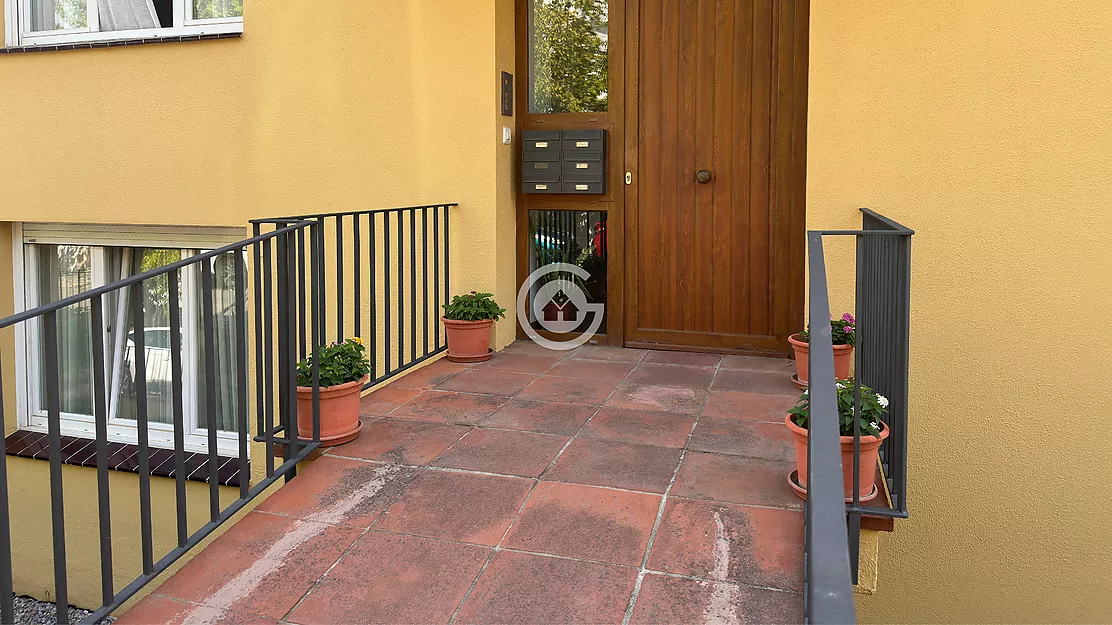 Piso de 3 habitaciones en venta con garaje, en una zona tranquila de Palafrugell